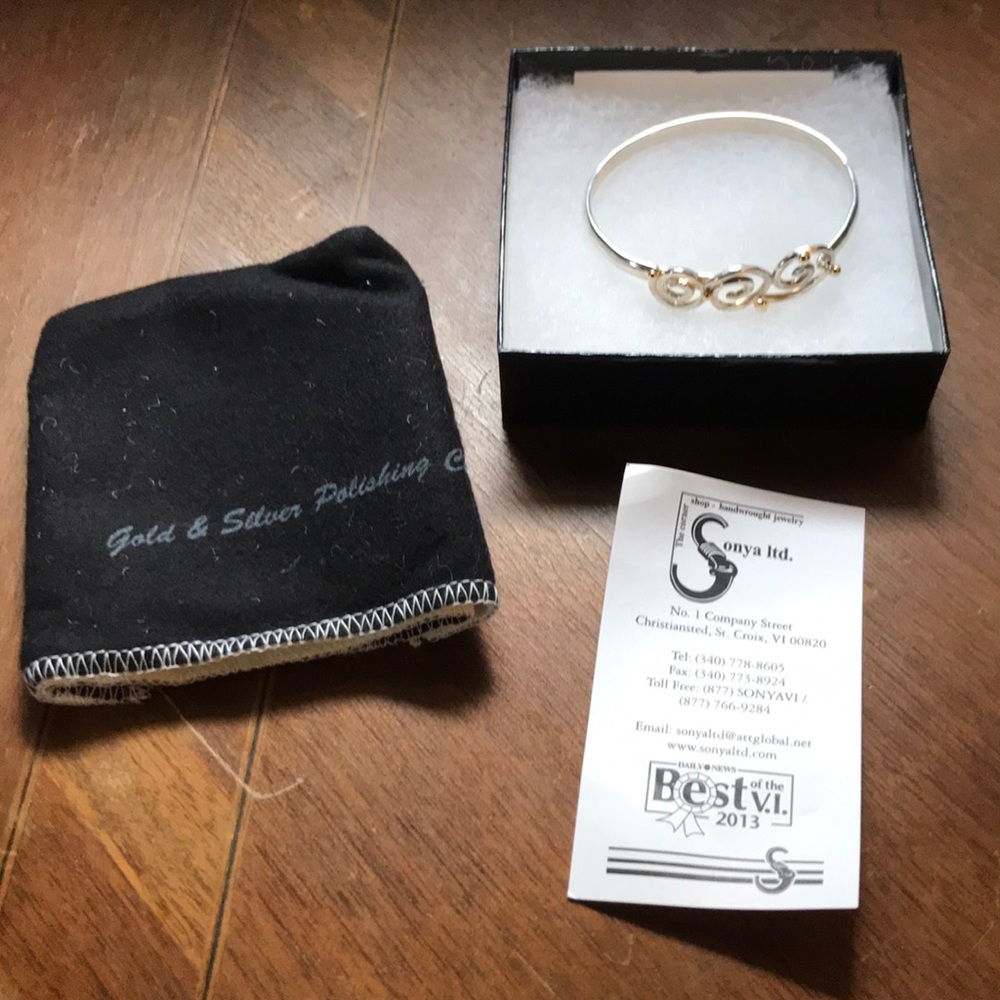 Sonya hook bracelet